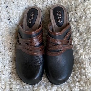 Eüro Soft by Sofft Black & Brown Leather Clogs/Mules Sz 8M